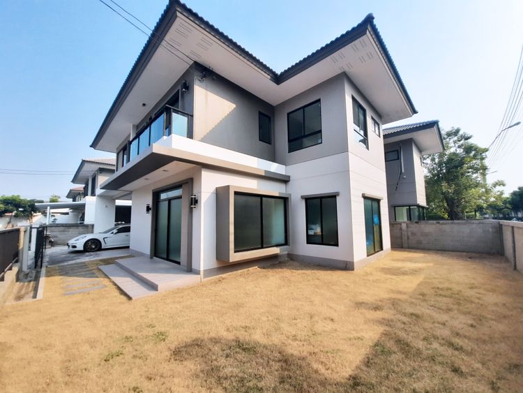 บ้านเดี่ยว หลังใหญ่ แปลงมุม หมู่บ้าน คาซ่า แกรนด์ สุขาภิบาล 5 โดย, ภาพที่ 4