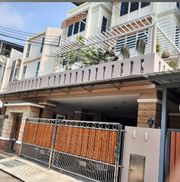  ขายทาวน์โฮม หมู่บ้านเรืองศิริ เนื้อที่ 57 ตรว ถนนสุขุมวิท ใกล้BTSบางจาก เขตพระโขนง มี5ห้องนอน6ห้องน้ำ