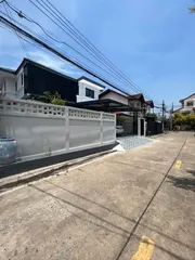 ขายบ้านเดี่ยว 2 ชั้น บ้านปรับปรุงใหม่พร้อมเข้าอยู่ทันที ทำเลบางกรวย-ปิ่นเกล้า-ราชพฤกษ์-พระราม 5