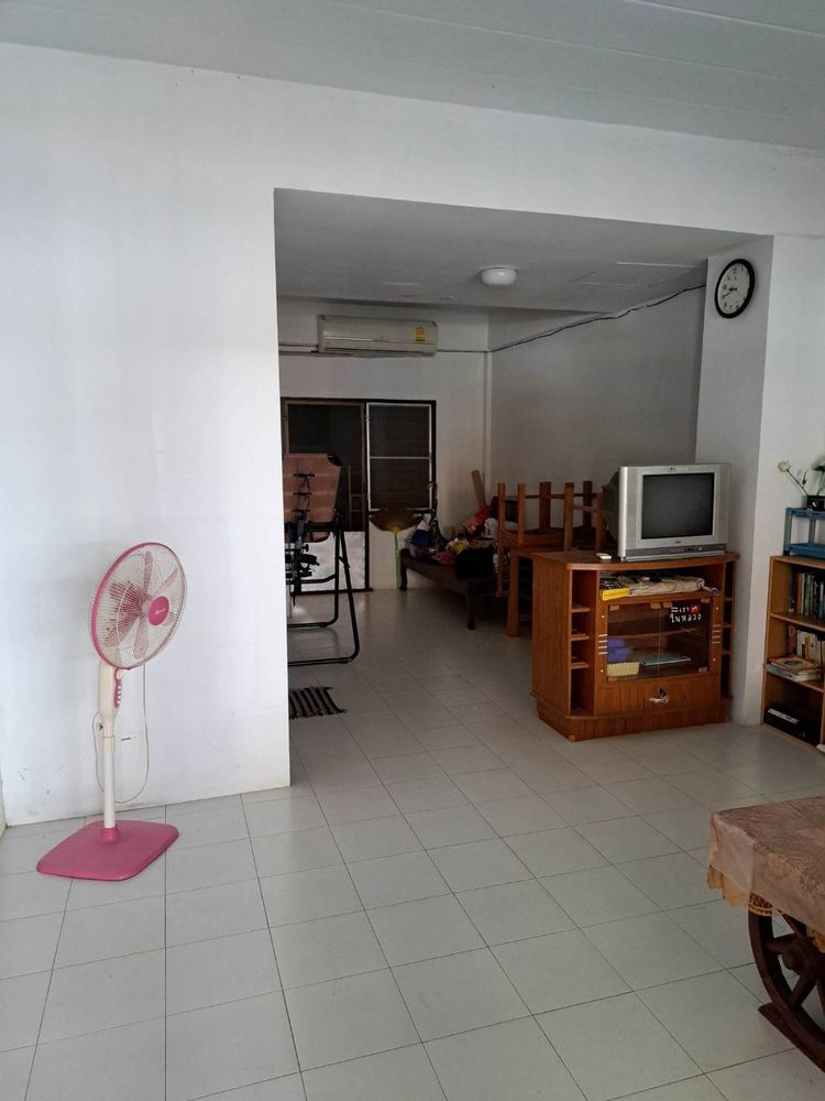 ขายถูกมาก!! ทาวน์โฮม 2 ชั้น ม.บ้านงามเจริญฯ โครงการ 9 ทำเลดี อ.บางละมุง, ภาพที่ 4