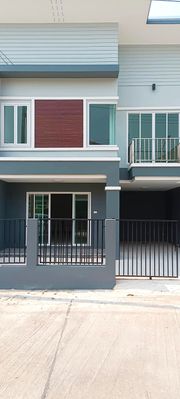 5A3MG0807 ให้เช่าทาวน์โฮมสองชั้น  3ห้องนอน   3ห้องน้ำ   1ห้องรับแขก  เนื้อที่ดิน  25.20ตร ว. พื้นที่ใช้สอย  120 ตร ม.  ราคา 15,000 บาทต่อเดือน  