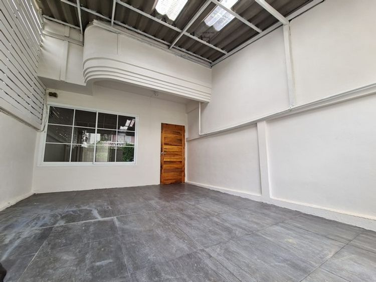 ขายบ้าน ติดเซ็นทรัลบางนา หมู่บ้านไพโรจน์ ปรับปรุงใหม่ สวย พร้อมอยู่ , ภาพที่ 4
