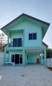 C8MG100457 ขายบ้านเดี่ยวสองชั้น ทำเลใกล้โรงเรียนนานาชาติ 4ห้องนอน  3ห้องน้ำ  1ห้องครัว 1ห้องรับแขก    ขนาดที่ดิน 54 ตรว.    ขายราคา 4.5ล้านบาท 