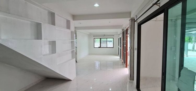 S2321 ให้เช่าบ้านเดี่ยว 2 ชั้น หมู่บ้านเสนานิเวศน์ ซอยประเสริฐมนูกิจ 18, ภาพที่ 4
