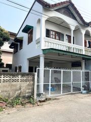 5A3MG0812 ให้เช่าทาวน์เฮ้าส์สองชั้น  2ห้องนอน   1ห้องน้ำ   1ห้องรับแขก   ขนาดที่ดิน 17ตร ว.  ให้เช่าราคา  5,000 บาทต่อเดือน  