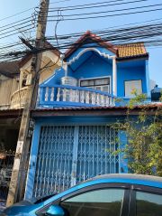 ขายบ้านติดหัวมุม ทำเลดี อยู่ในพื้นที่ชุมชนสัญจรดี ซ.ประชาอุทิศ 33 ติดต่อ 0814073085