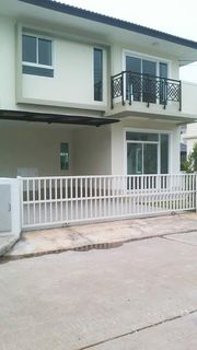 5A2MG0705 ให้เช่าบ้านชั้นเดียว    4 ห้องนอน   4 ห้องน้ำ   1ห้องรับแขก   ขนาดที่ดิน 60  ตรว. พื้นที่ใช้สอย 140ตรม. ให้เช่าราคา  18,000 บาทต่อเดือน  