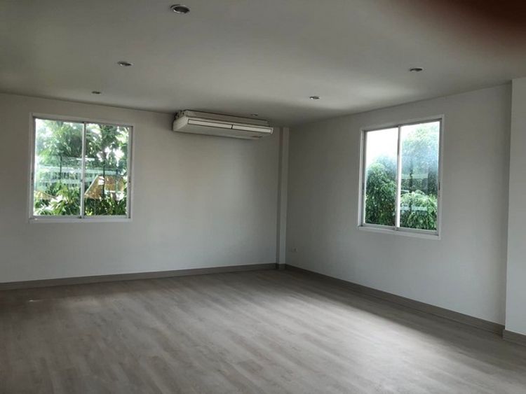 ลดพิเศษ!!! ให้เช่าบ้านเดี่ยว 3 ชั้น สไตล์ Modern  ตกแต่งใหม่ทั้งหลัง 50, ภาพที่ 4