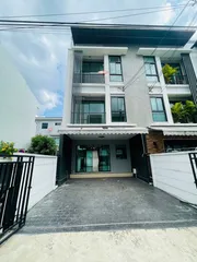 ขายทาวน์โฮม 3 ชั้น บ้านกลางเมือง พระราม 9 หลังมุม พท 19.1 ตรว หน้าบ้านหันหน้าทางทิศตะวันตกเฉียงใต้