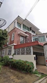 ขายทาวน์โฮม  หมู่บ้านเดอะบริติช สาทร-กัลปพฤกษ์ โครงการติดถนนกัลปพฤกษ์ ห่างจากสาทรเพียง 12 กิโลเมตร ใกล้ BTS วุฒากาศ และ MRT บางหว้า 