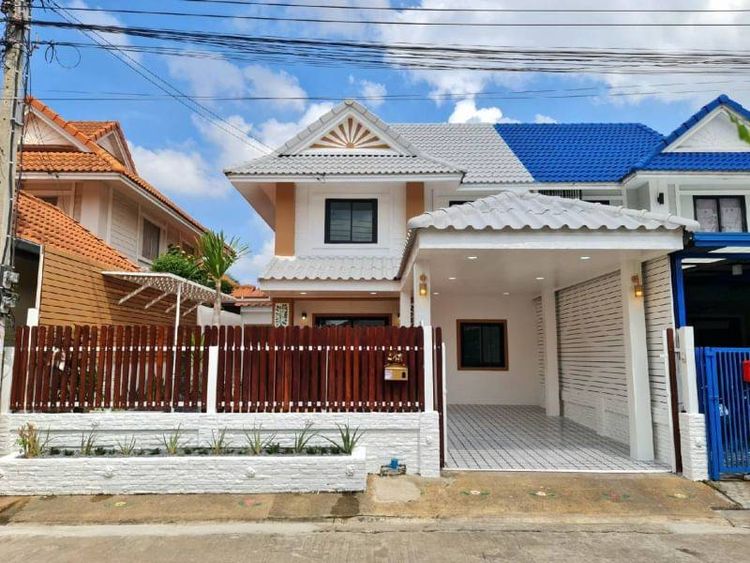 บ้านแฝด 2ชั้น รีโนเวทใหม่ทั้งหลัง ตกแต่งพร้อมอยู่ แถมเฟอร์นิเจอร์ครบชุด, ภาพที่ 4