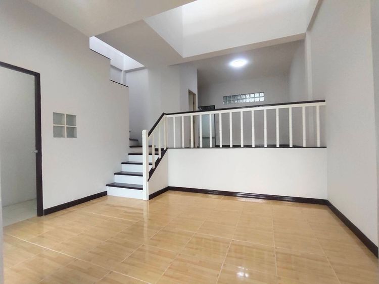 ขาย ทาวน์เฮ้าส์ 3ชั้น 3ห้องนอน  4 ห้องน้ำ 1ห้องครัว 2ห้องเล่น  2 คัน , ภาพที่ 4