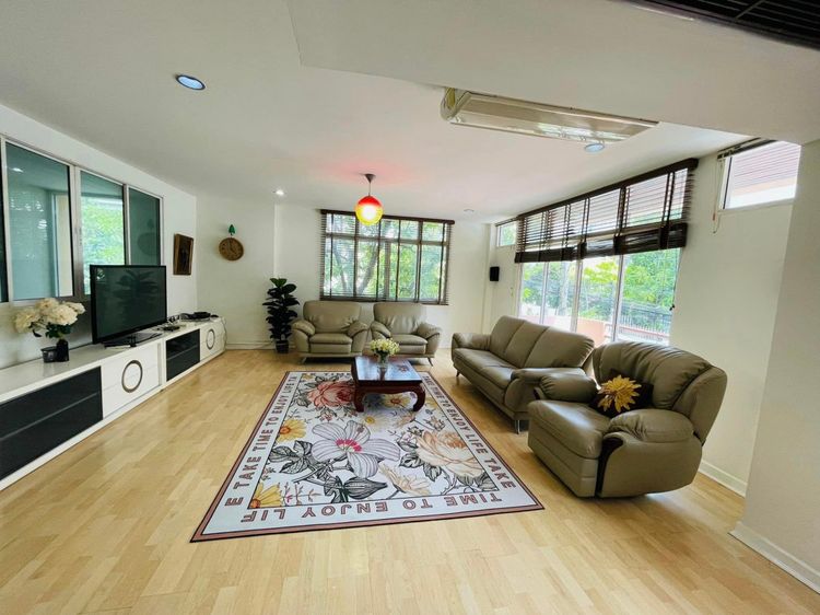 ให้เช่า Home Office-บ้าน สุขุมวิท 31 พร้อมพงษ์ ใกล้ Emporium 4 ห้องนอน, ภาพที่ 4