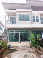 ADK0576 ให้เช่าทาวน์โฮมสองชั้น  2 ห้องนอน  2 ห้องน้ำ 1ห้องรับแขก ขนาดที่ดิน 31  ตร ว.  พื้นที่ใช้สอย 135 ตรม. ให้เช่า 10,000 บาทต่อเดือน  รับสัตว์เลี้ยง