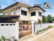 ซ.ประชาชื่น 2 แยก 1-6-11 (ซ.สุวรรณดี 3) บ้านเดี่ยวหลังมุม 2 ชั้น เนื้อที่ 98 ตร.ว. ทำเลใกล้สิ่งอำนวยความสะดวกที่ครบครัน มี 4 ห้องนอน 3 ห้องน้ำ เขตบางซื่อ