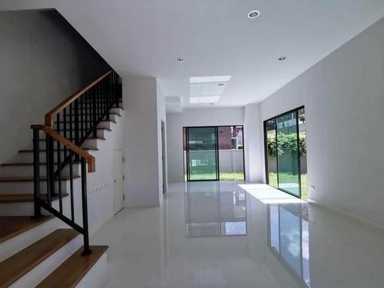 ให้เช่าทาวน์โฮม 3 ชั้นหลังมุม สไตล์ Penthouse โครงการบ้านกลางเมือง, ภาพที่ 4