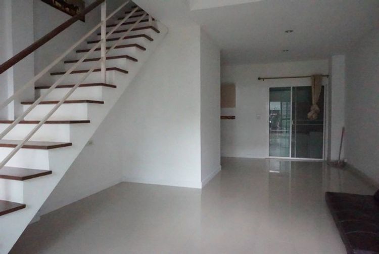 ขายถูกทาวน์​โฮม​ 3 ชั้น ซอยลาดพร้าว110 แยก1 .พท.16.4 ตร.ว. 2 ทาง , ภาพที่ 4