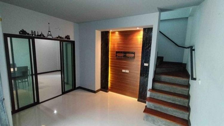 ให้เช่าทาวน์โฮม 2 ชั้น ใกล้วัดโขดหิน ระยอง พร้อมเข้าอยู่, ภาพที่ 4