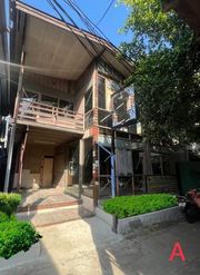 HR1301ให้เช่าบ้านไม้วินเทจ 2 ชั้น เขตพระนคร ใกล้ถนนข้าวสาร เหมาะทำร้านอาหาร คราฟเบียร์ คาเฟ่