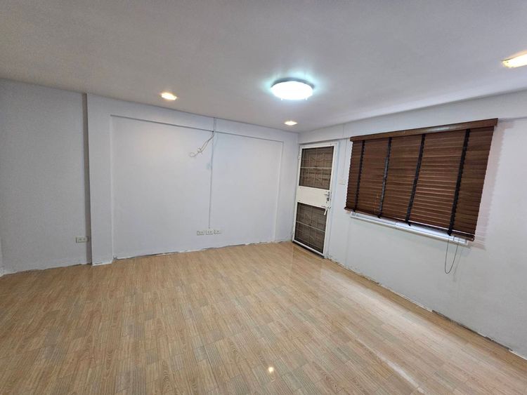 ขาย ทาวน์โฮม ในโครงการ บ้านธันยกานต์ มัยลาภ แขวงจรเข้บัว เขตลาดพร้าว, ภาพที่ 4