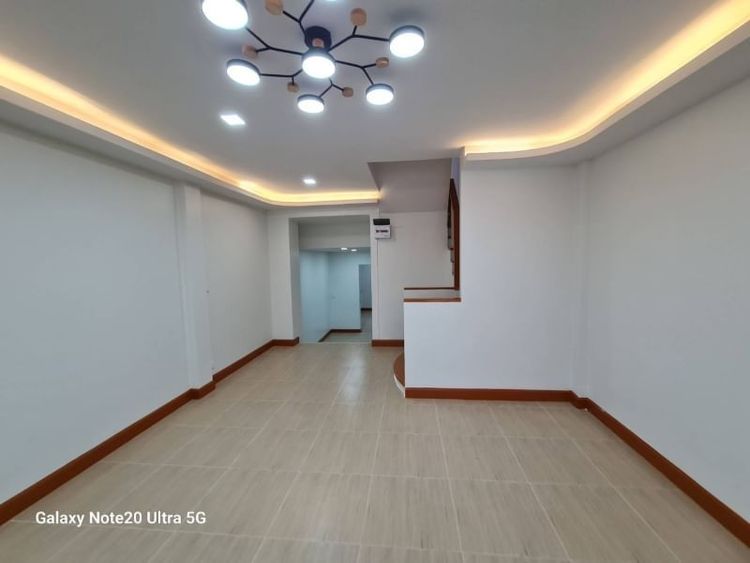 ขายทาวน์เฮ้าส์ 3 ชั้น รีโนเวทใหม่ย่านลาดกระบัง หมู่บ้านพูนสิน 2 39, ภาพที่ 4