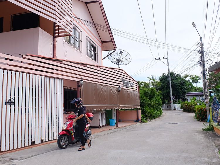 ขายด่วน หอพัก 8 ห้อง หลังวัดสุทธาวาส ซ.มาบยายเลีย 32 (หนองไม้แก่น 5), ภาพที่ 4