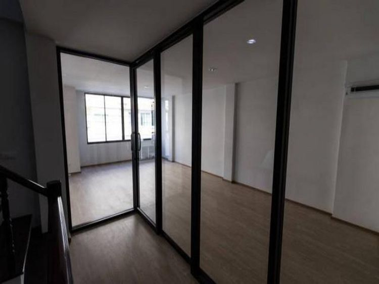 ให้เช่าทาวน์เฮ้าส์ 4 ชั้น ใกล้BTSกรุงธนบุรี ซ. กรุงธนบุรี 4 4 230 ตรม., ภาพที่ 4