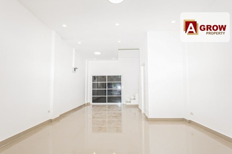 ทาวน์โฮม 4 ชั้น ลาดพร้าว80 รีโนเวทใหม่พร้อมเข้าอยู่ ทำเลดี, ภาพที่ 4