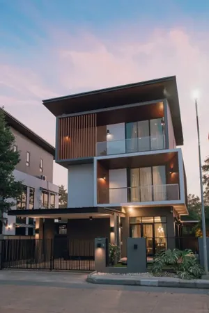 ขาย/ให้เช่า บ้านสวย สไตล์ Modern Tropical 3 ชั้น เฟอร์นิเจอร์ครบพร้อมอยู่ บนทำเลทอง ติดถนนใหญ่