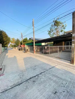 ขายถูกที่ดิน 87 ตร.ว แถมบ้านน็อคดาว ย่านโชคชัย 4 หมู่บ้านร่มรื่นซอย 1 สตรีวิทยาแยก29 ถ.ลาดพร้าว เขตลาดพร้าว กทม. 