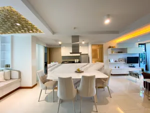 ขายห้องแบบ Penthouse ทองหล่อ ซอย 8 ระเบียงใหญ่ ตกแต่งพร้อมอยู่ ตรมละ แสนต้นๆ