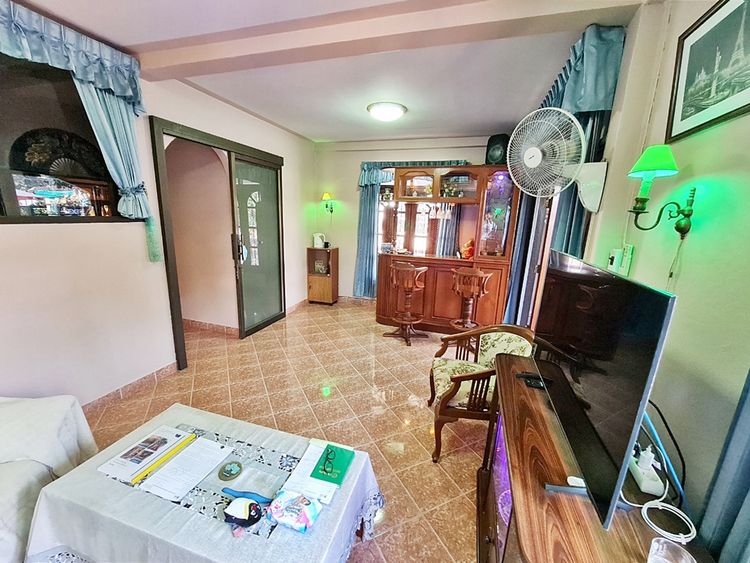 บ้านเดี่ยวรีโนเวทใหม่ ช.รุ่งเรือง 3 ตบแต่งด้วยไม้สักลอยตัว ใกล้ MRT, ภาพที่ 4