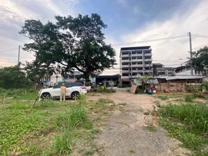 ขาย ที่ดินเปล่า ทำเลทองบนถนนเชียงใหม่-สันกำแพง ต.ท่าศาลา อ.เมืองเชียงใหม่ จ.เชียงใหม่ เนื้อที่ 16-0-89 ไร่ (ถมหน้าดินแล้วบางส่วน) หน้ากว้างติดถนน 148 เมตร