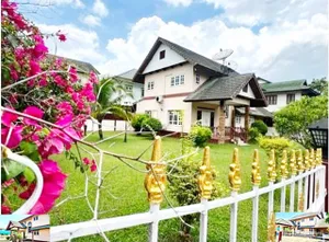 สุขุมวิท สวนรอบบ้าน ระยอง ตลาดสวนมุก ให้เช่าบ้านเดี่ยว 2 ชั้น 180ตรว. 285ตรม. 4นอน 3น้ำ 4จอดรถ 5แอร์ เฟอร์ครบ บิ๊กซี แหลมทอง 