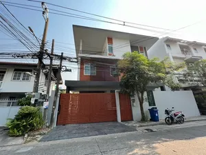 ให้เช่าบ้านเดี่ยว 3 ชั้น เหมาะเป็น Home Office ย่านประชาชื่น ใกล้จุดขึ้นลงทางด่วนศรีรัช ใกล้บ้านพักข้าราชการรัฐสภา (AH2N2414)