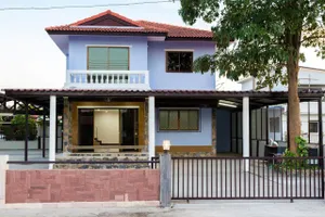 ขายบ้านเดี่ยว 2 ชั้น หมู่บ้านริมบึงพาร์ค เนื้อที่ 117 ตรว. ใกล้ถนนเลียบคลองห้าเพียง 350 ม. ตลาดไท ฟิวเจอร์พาร์ครังสิตคลองหลวง  จ. ปทุมธานี