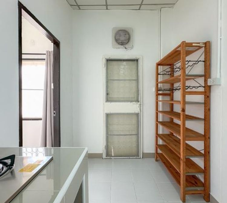  ให้เช่าทาวน์โฮม 2 ชั้น ซอยลาดปลาเค้า 60 แปลมุม บ้านตกแต่งใหม่, ภาพที่ 4