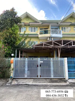 ทาวน์เฮ้าส์ 3 ชั้น 4 นอน 3 น้ำ 30.8 ตร.ว. ทำเลดี เดินทางสะดวก เหมาะแก่การอยู่อาศัย ถนนสวนผัก ตลิ่งชัน ราชพฤกษ์ กรุงเทพ ใกล้ BTS บางหว้า / MRT บางขุนนนท์ 10 นาที