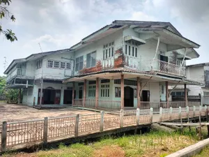 บ้านพร้อมที่ดินติดแม่น้ำเจ้าพระยา เนื้อที่ 370 ตร.ว.