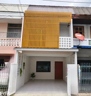 บ้านรีโนเวทใหม่ ใกล้รถไฟฟ้า ทางด่วน เดินทางสะดวก