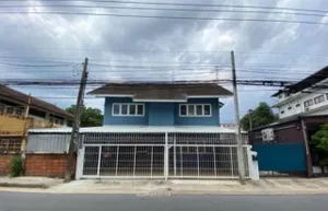 ให้เช่าบ้านเดี่ยว 2 ชั้น ซอยลาดพร้าว69 ใกล้เซ็นทรัล อีสวิล เรียบทางด่วนรามอินทราปากซอยสายสีเหลือง BTS ลาดพร้าว71ที่จอดรถ 4 คัน เหมาะทำออฟฟิศ