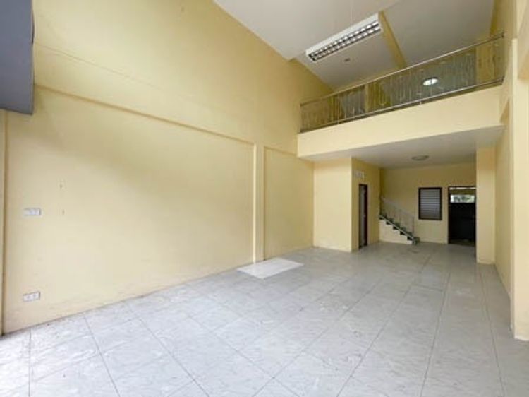 Commercial building for sale, 2 and a half floors, prime location next, ภาพที่ 4
