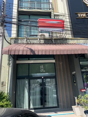  A4MG2162 ให้เช่าสำนักงาน Office 3 ชั้นครึ่ง   2 ห้องนอน  3 ห้องน้ำ 1ห้องรับแขก ขนาดที่ดิน   28.3   ตร ว.  ให้เช่า 19,000  บาทต่อเดือน  