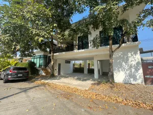 AMR0515 ให้เช่าบ้าน Pool Villa ชั้นเดียว 3 ห้องนอน 4 ห้องน้ำ 1 ห้องรับแขก 2 ห้องครัว  ให้เช่าราคา  55,000 บาทต่อเดือน  ขนาดที่ดิน 108   ตรว.   ไม่รับสัตว์เลี้ยง