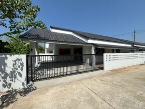 CHD101445 ขายบ้านเดี่ยวชั้นเดียว  2 ห้องนอน   2 ห้องน้ำ  1ห้องรับแขก  1ห้องครัว ขนาดที่ดิน  45.7 ตร.ว. พื้นที่ใช้สอย 105 ตรม. ขายราคา 1.89 ล้านบาท !!!!!  ฟรีโอน