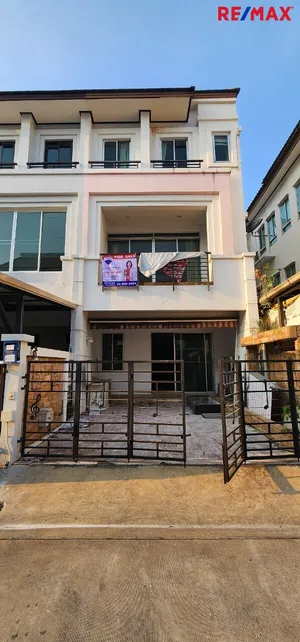 ทาวน์เฮ้าส์หลังมุม 3ห้องนอน ใกล้จุดขึ้นลงทางด่วน บ้านกลางกรุง เดอะรอยัล เวียนนา รัชวิภา