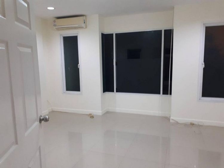 ให้เช่าทาวน์โฮม3 ชั้น Premium place ถ.นวลจันทร์, ภาพที่ 4