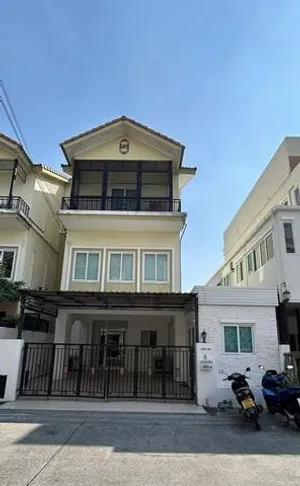 ให้เช่าทาวน์โฮม 3 ขั้น หมู่บ้านลภาวัน 17 ชอยบางรักน้อย ใกล้บุญถาวรราชพฤกษ์ เดินทางสะดวก