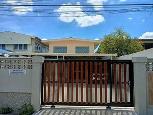 ขาย หรือ เช่า บ้านเดี่ยว สะพานใหม่-เทพรักษ์ หลังป.กุ้งเผา ซอยพหลโยธิน50 สนใจโทร 082 323 2678