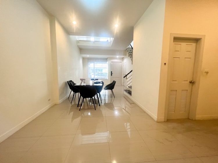 ขายด่วน ราคาลดแรง โฮมออฟฟิศ 3 ชั้น พรีเมี่ยมเพลส เอกมัย-รามอินทรา, ภาพที่ 4